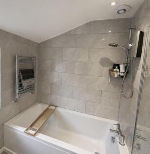 6 Eveleyn Street bathroom.jpg