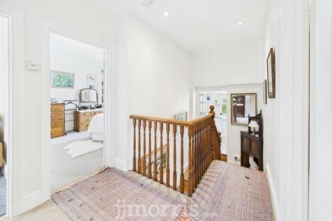 Three Quarter Landing