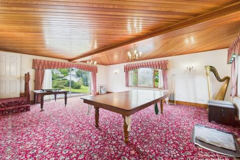 GAMES ROOM/FAMILY ROOM