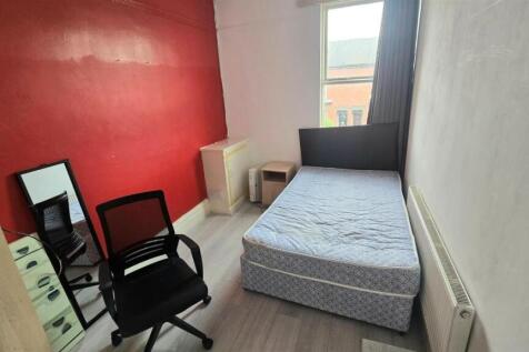 Neat single bedroom with a comfortable bed, sim...