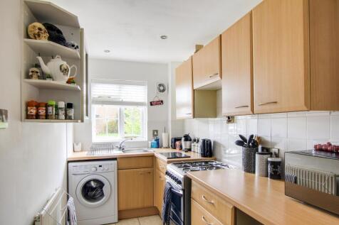 Stirling Close, Maidenbower, RH10 photo 4
