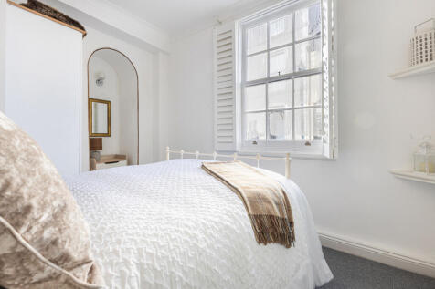 A09 Bedroom