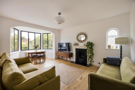 Forest Court, E11