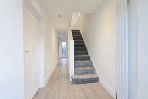 Kingfisher Drive, Woodley photo 4