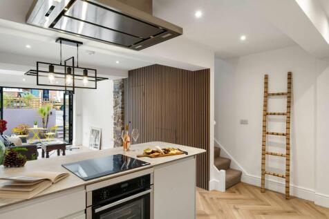 100 Victoria Road, Dartmouth_Kitchen, Dining &amp; Living Room