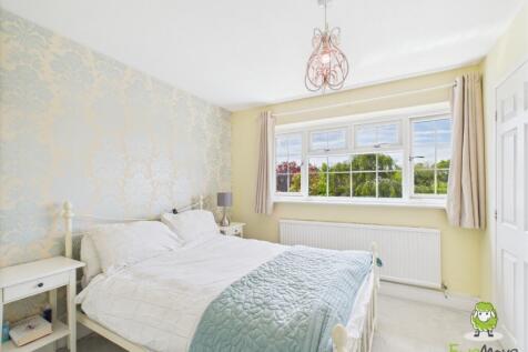 CAM03778G0-PR0233-STILL027