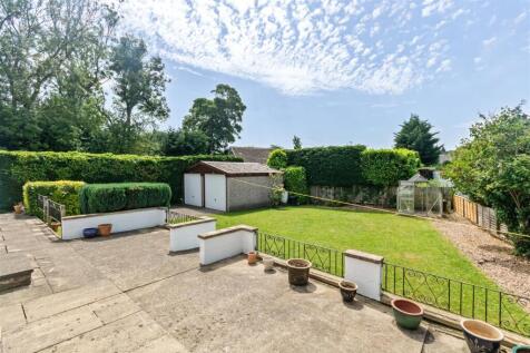PATIO AND GARDEN/DOUBLE GARAGE