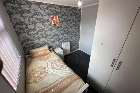 1 Room House Available In Sheldon, Birmingham  photo 4