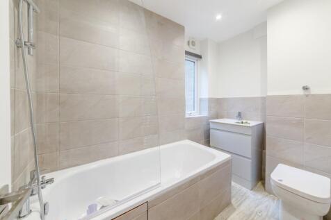Berkeley Court, Weybridge, KT13 photo 3