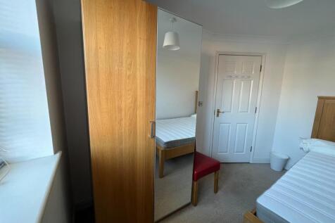 Aspen Grove, Aldershot, GU12 photo 3