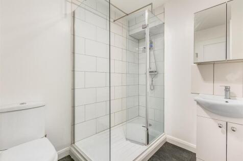 GFF 137 Kingston Road SW19 bathroom 1.jpg