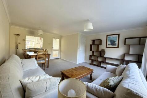 Living/Dining Room: