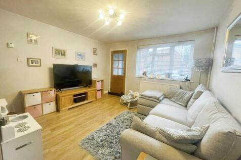LOUNGE/KITCHEN DINING ROOM