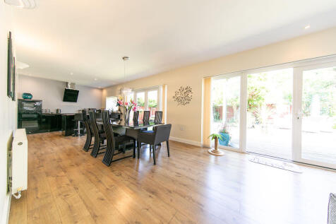 Open plan kitchen, living and dining ...