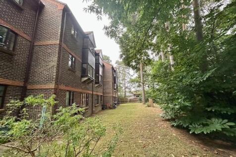 10 Townsend Close gardens.jpg