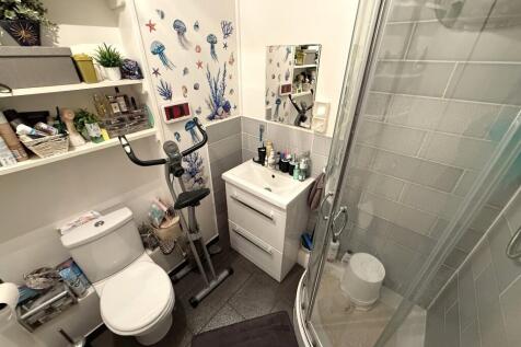 FITTED SHOWER ROOM