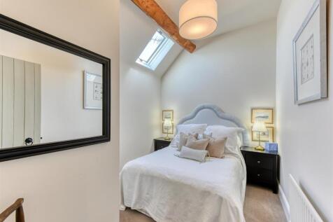 Dingle Cottage-bed3.jpg