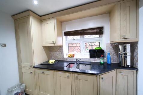 KITCHEN 3.JPG