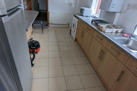 Grange Avenue, Reading, Berkshire, RG6 photo 3