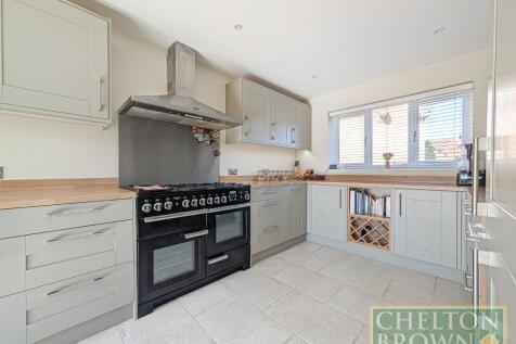 Kitchen &amp; Breakfast