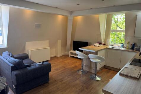 Flat E, 2 Moorgate Ave LR and Kitchen.jpeg