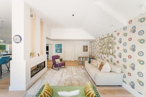 6 bed, 5 bath Detached in Bristol - Photo 8