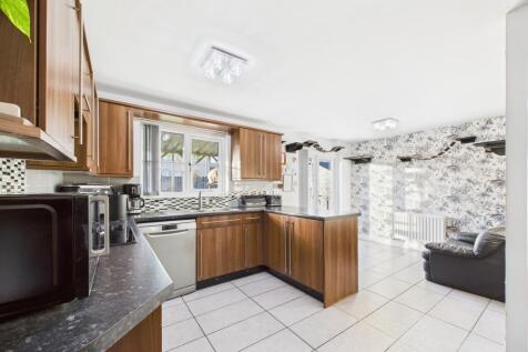 CAM03185G0-PR0127-STILL012