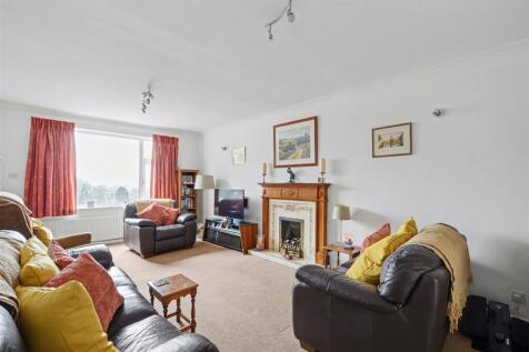 Lounge/Sitting Room