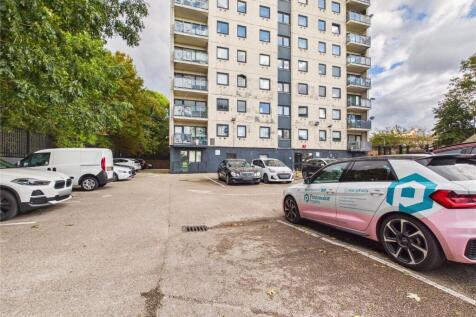 3-bed flat on Crete Towers, Liverpool, L5, £700/mo