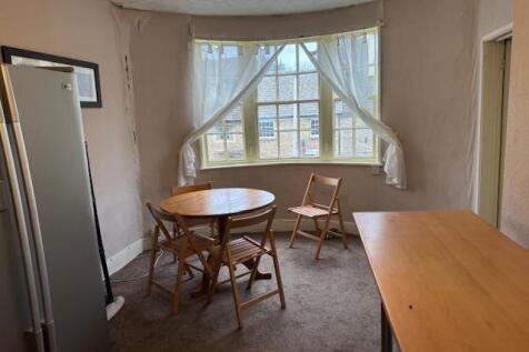 OPEN PLAN KITCHEN/SITTING/DINING ROOM
