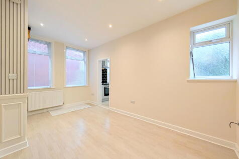 To Let - Upper Aughton Road, Birkdale, PR8 - Ground Floor Apt photo 4