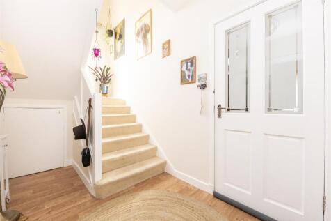 ENTRANCE HALLWAY.jpg