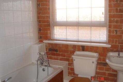 1BriarCourtBathroom