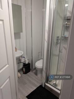 Room 5 - Ensuite