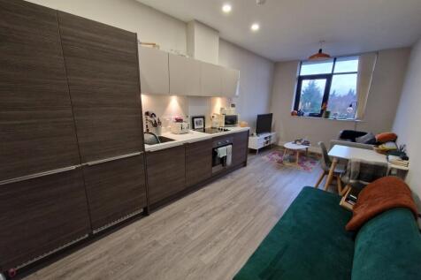 1-bed flat on Greenleigh Court,  Dawsons Square, Leeds, West Yorkshire, LS28 5FZ, UK, £850/mo