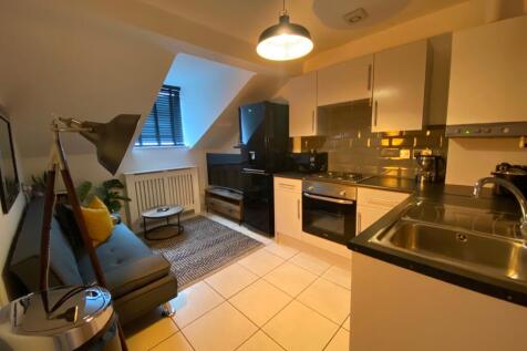 Portland St // 1 Bed Apt // August 2027 photo 3