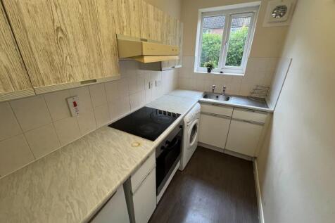 Chalfont Court, Hayfields, Knutsford photo 4