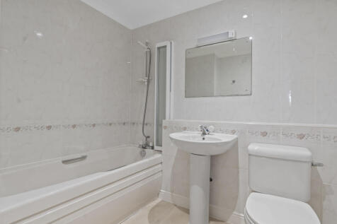 33 Mead Drive - Bathroom.JPG