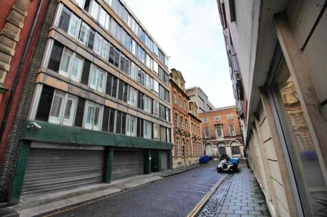 4-bed flat on Alexander House, Telephone Avenue, City Centre, Bristol, £3,300/mo