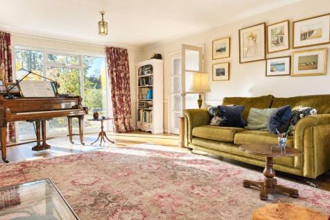 Bourne Firs, Lower Bourne, Farnham, Surrey, GU10 photo 3