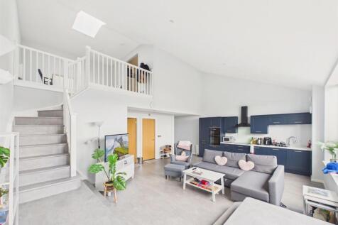 OPEN PLAN LIVING AREA