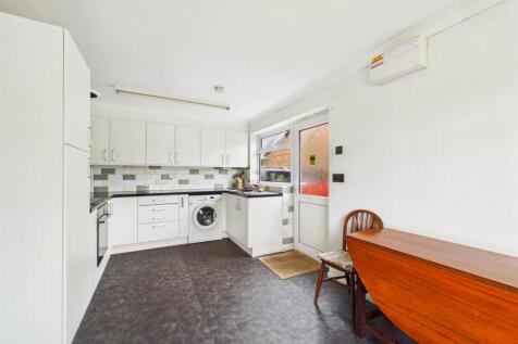 CAM03270G0-PR0151-STILL002.jpg