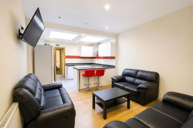 6 bedroom house - Tiverton Road, Birmingham, B29