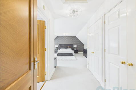 CAM04024G0-PR0030-STILL016