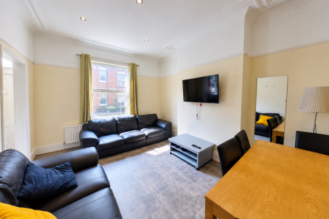 Bright Neutral Living and Dining Room