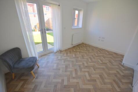 Bytham Close, Scartho Top, Grimsby, DN33 photo 4