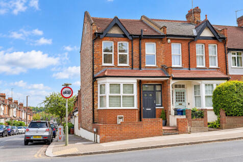 2-bed flat on Oakleigh Road South, New Southgate, N11, £1,650/mo
