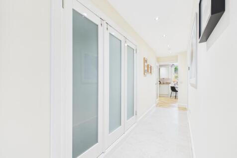 CAM03481G0-PR0105-STILL014