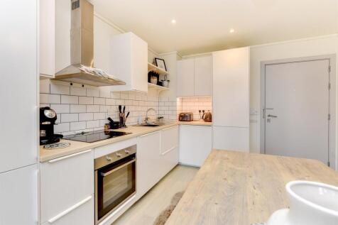 Ladybower Road, Worthing, BN13 photo 3