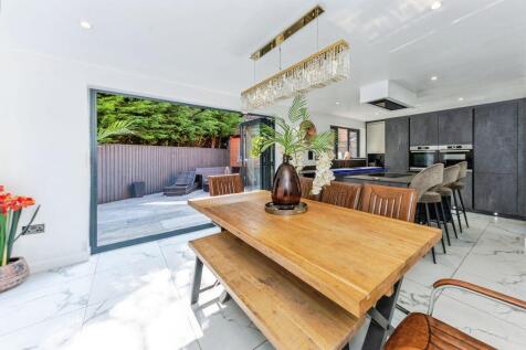 Kitchen/Diner View 3